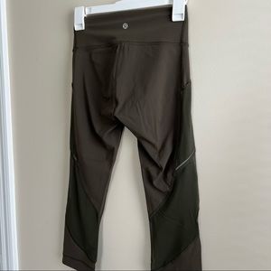 Lululemon Women's Yoga Aligns with Pockets 25" - Green size 4